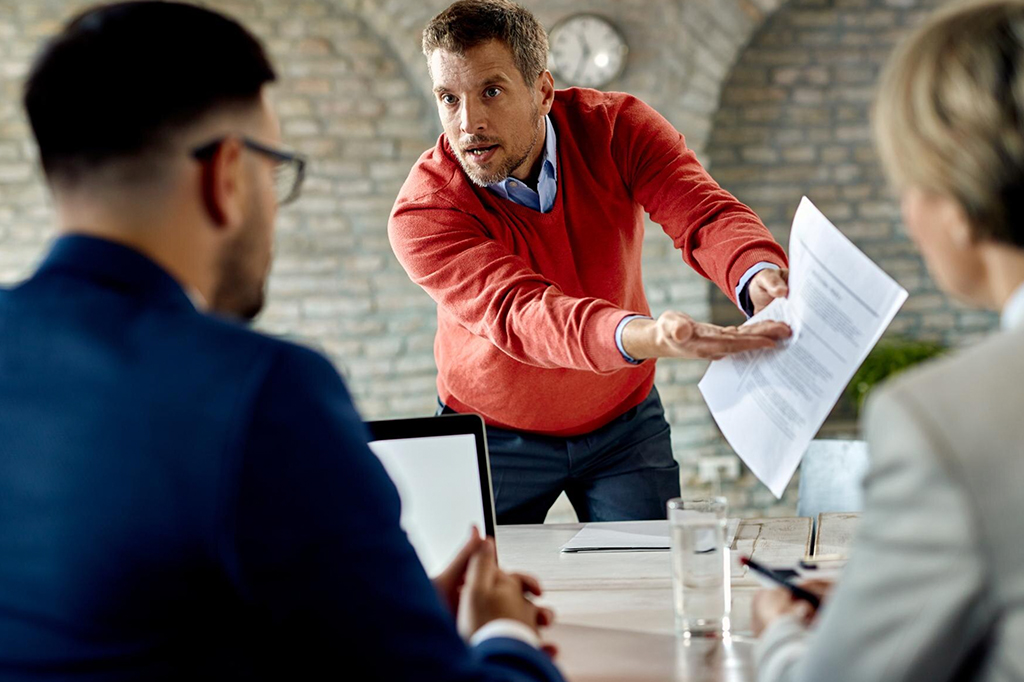 Zasłonięte praktyki biur nieruchomości: Jak unikać pułapek!