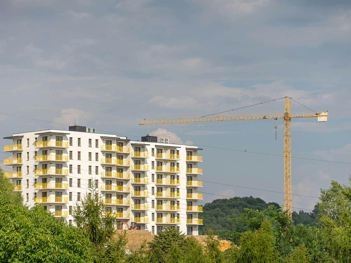 Mniej nowych mieszkań w Polsce? analiza najnowszych danych GUS na 2025 rok