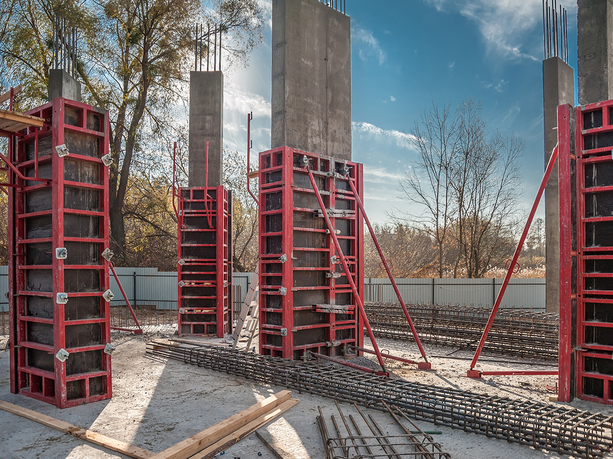 Wynajem szalunków przy budowie domu jednorodzinnego