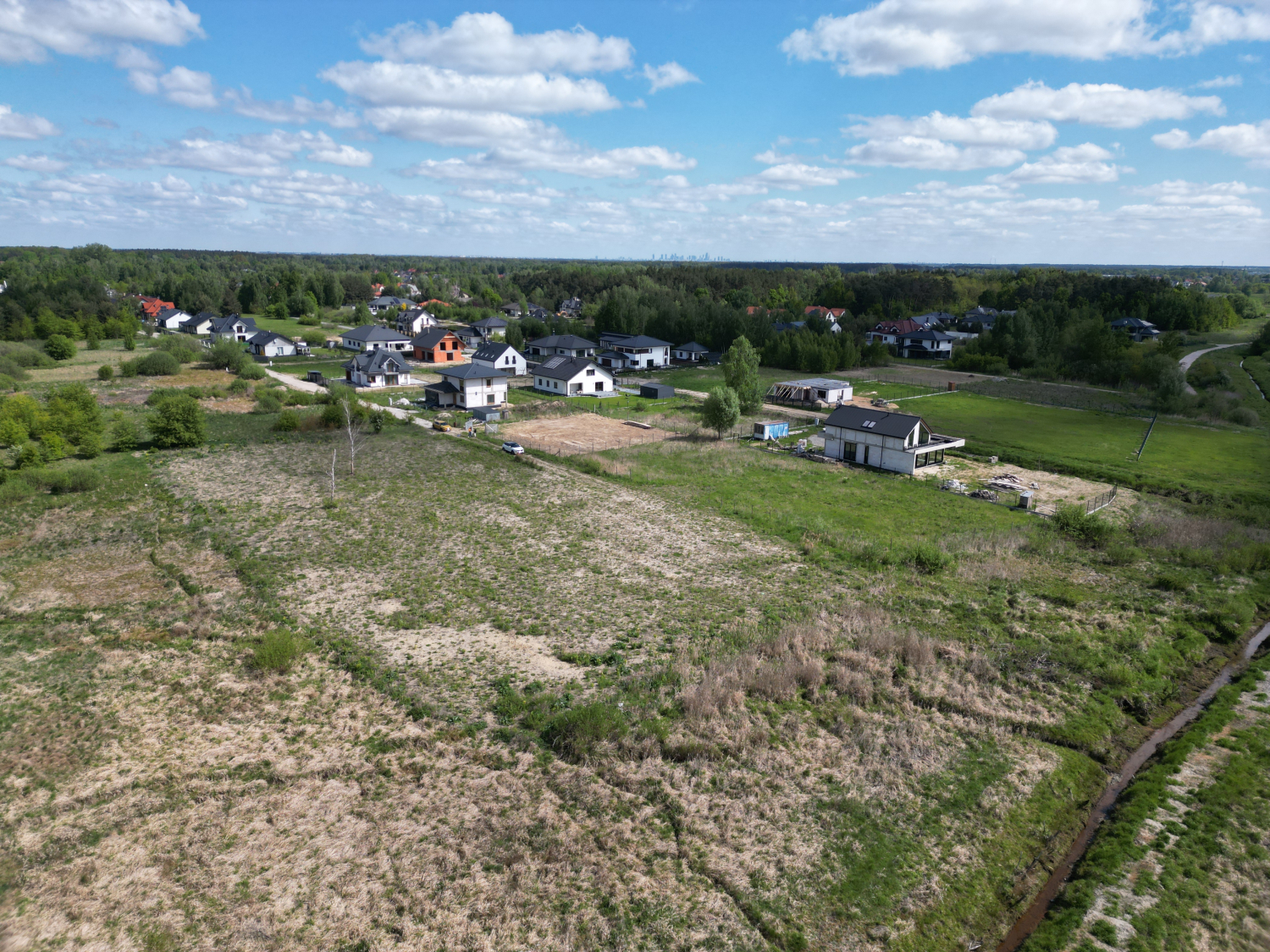 Działki na sprzedaż pod Warszawą – Twoja szansa na własny kawałek ziemi