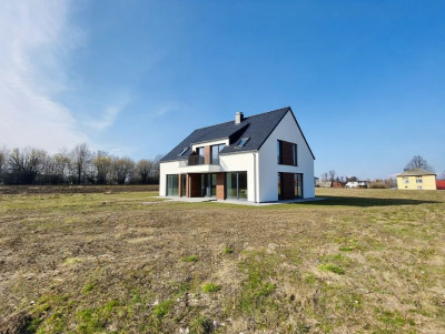  Położenie na wzniesieniu  Media w sąsiedztwie  - Głębowice  - Małopolskie