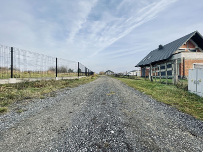 Prąd woda kanalizacja  Droga utwardzona  Prost - Orońsko  -
Mazowieckie Zdjęcie nr 13