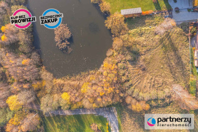 Ze stawem  Pelne media  Mpzp Droga z płyt - Chwaszczyno  - Pomorskie