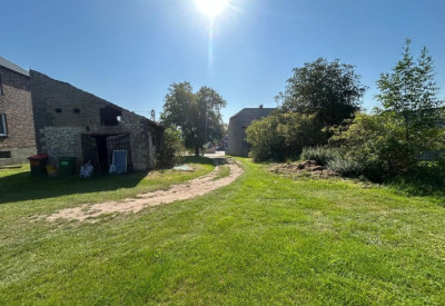 Działka zabudowana budynkami gospodarczymi do remontu lub rozbiórki - Koziegłowy  - śląskie