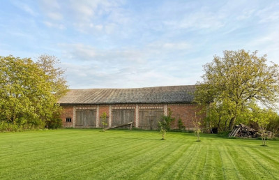 Dom 200m2   Stodoła 300m2 Cena kawalerki - Kowersk  -
Lubelskie Zdjęcie nr 3