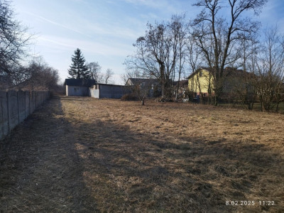 Ogrodzona działka z domem i garażem - Antoniew  -
Łódzkie Zdjęcie nr 5