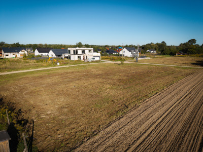 Może i nie ma małpki z maskotką ale działka fajna - Rąbień  - Łódzkie