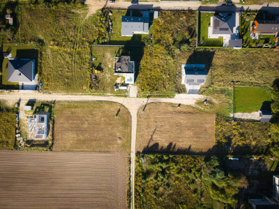 Może i nie ma małpki z maskotką ale działka fajna - Rąbień  -
Łódzkie Zdjęcie nr 2