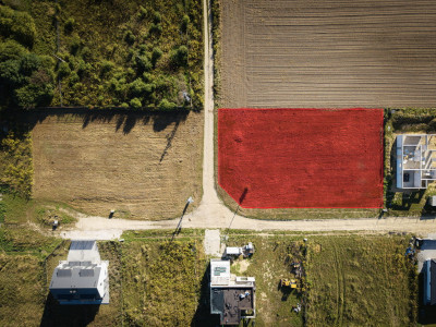 Może i nie ma małpki z maskotką ale działka fajna - Rąbień  -
Łódzkie Zdjęcie nr 3