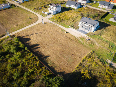 Może i nie ma małpki z maskotką ale działka fajna - Rąbień  -
Łódzkie Zdjęcie nr 4